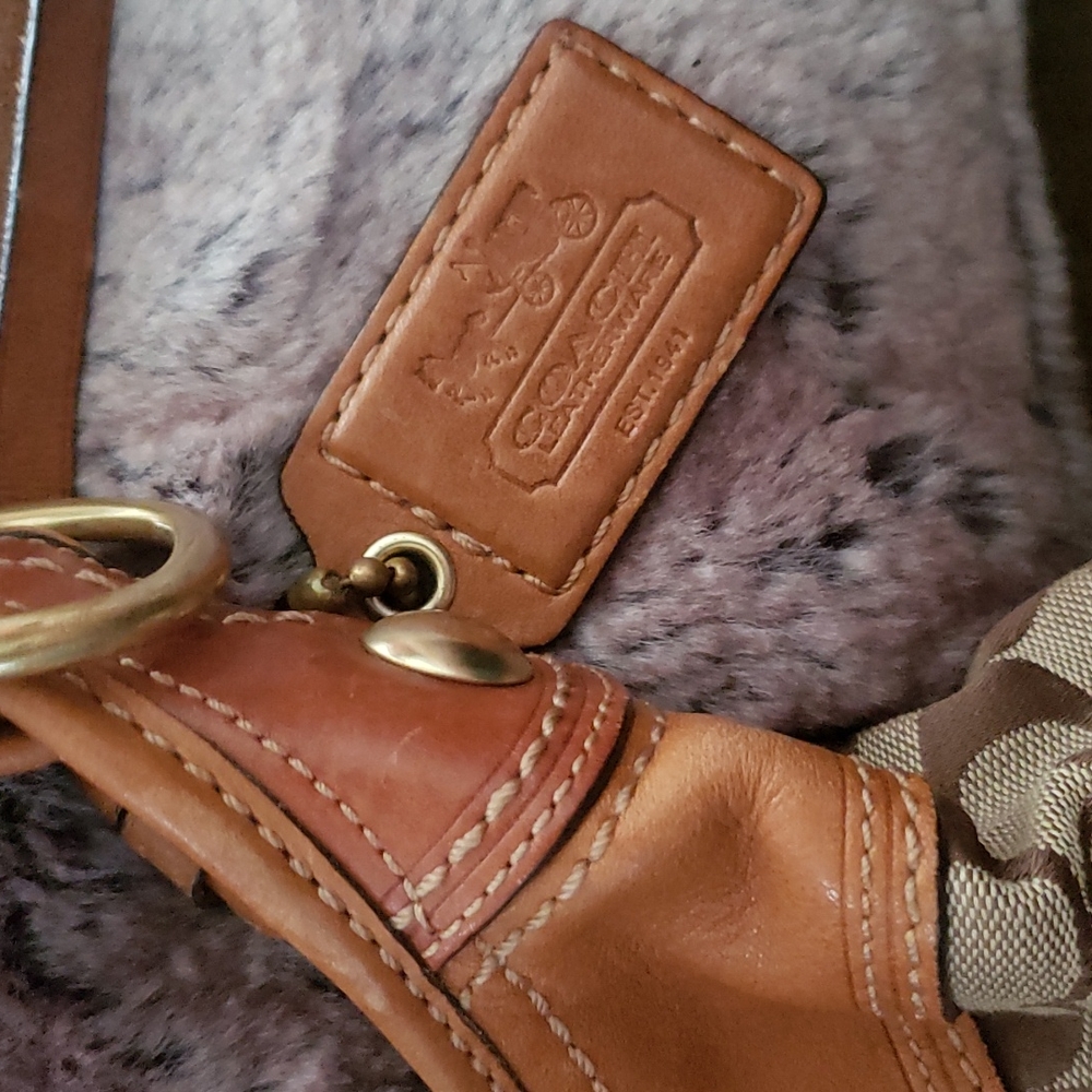 Coach bag 8 by 10 great condition - Picture 4 of 5